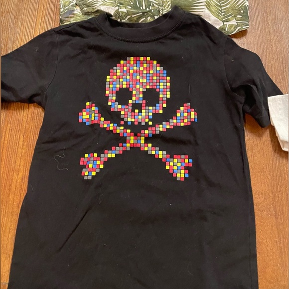 Four Shirts - Picture 4 of 10